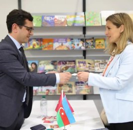 
Азербайджан представлен на Болонской ярмарке детской книги