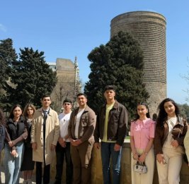 
Экскурсия студентов БГУ: &laquo;Городской переход: от Ичеришехер к Белому городу&raquo;