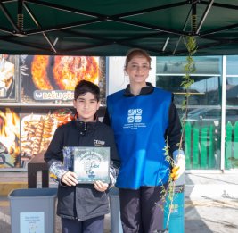 
Жители Новханы обменяли отходы на саженцы