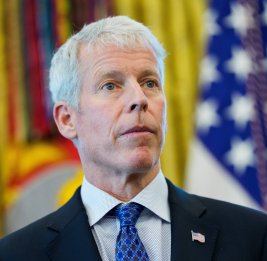 Власти США предупредили американцев, что бензин в стране будет только дорожать