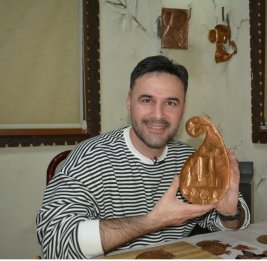 Искусство, выбитое в металле