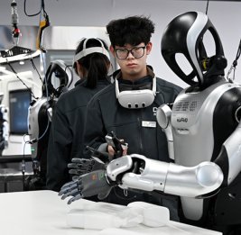 
Роботы освободили китайских рабочих от грязной, опасной и скучной работы на фабриках