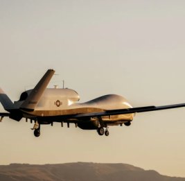 Американский Triton над Кубой