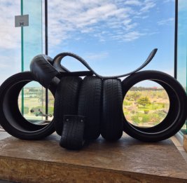 &laquo;От отходов к искусству&raquo; &ndash;представленные здесь экспонаты изготовлены из ненужных вещей