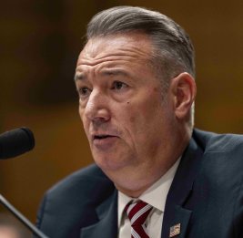 Fox News: глава ICE Тодд Лайонс уйдет в отставку