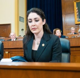 Конгрессвумен США Луна: я никогда не буду голосовать на финансирование Украины