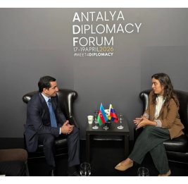 
Гаджиев и Корао Фария обсудили развитие азербайджано-венесуэльских отношений