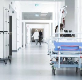 
В Баку 3-летний ребенок погиб после падения с четвертого этажа