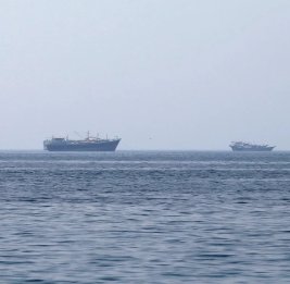 
Два торговых судна подверглись атакам в Ормузском проливе