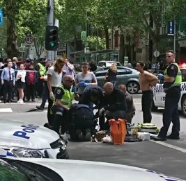 
В Мельбурне машина въехала в толпу, есть погибший и раненый