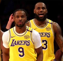 Леброн и Бронни Джеймсы - первые отец и сын, сыгравшие вместе в матче плей-офф НБА