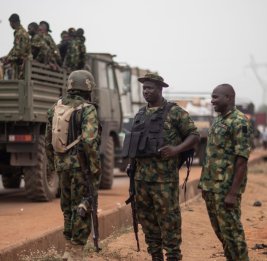 В Нигерии террористы захватили в заложники 18 школьников