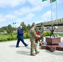 Почтена память шехидов Апрельских боев