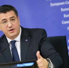 
Комиссар ЕС предупреждает о &laquo;катастрофических&raquo; последствиях, если Ормузский пролив останется закрытым