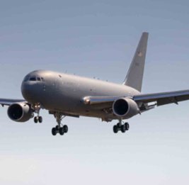 Американский самолет летит к Ормузу