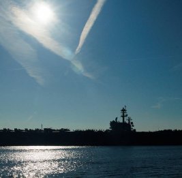 США впервые испытали боевой лазер LOCUST на авианосце