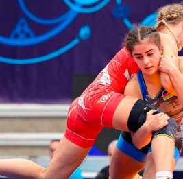 
Азербайджанские женщины-борцы вступают в борьбу на чемпионате Европы