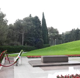 
Члены Союза азербайджанских инвалидов Чернобыля посетили Аллею почетного захоронения и Шехидляр хиябаны