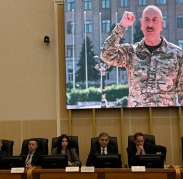 
Студентам в Екатеринбурге рассказали о восстановлении Карабаха