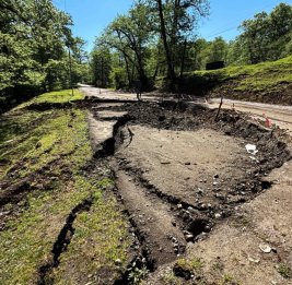 
Оползень в Лянкяране: затруднено движение на дороге, соединяющей 6 населенных пунктов