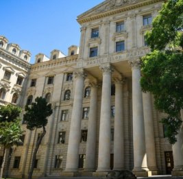 МИД Азербайджана осудил сожжение флага Турции в Ереване