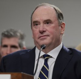 Министр ВМС США узнал об отставке из соцсетей