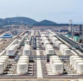 США ввели санкции против китайского завода за закупку иранской нефти