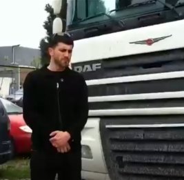 Без прав и под наркотиками: опасный манёвр водителя грузовика попал на камеры