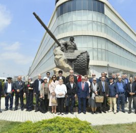 Почтена память Национального героя Альберта Агарунова