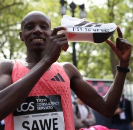 
Кенийский бегун установил рекорд на Лондонском марафоне