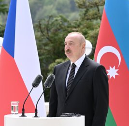 
Президент Ильхам Алиев: Азербайджан экспортирует природный газ в соседние с Чехией страны