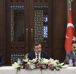 
Джевдет Йылмаз рассказал об инвестиционном климате и значимости торговыx маршрутов для Турции