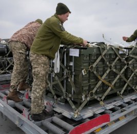 Пентагон обвиняют в задержке военной помощи Украине

