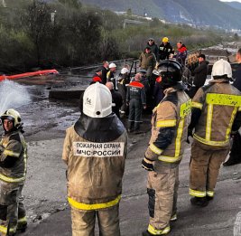 
В Туапсе ликвидируют последствия пожара