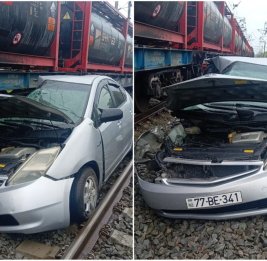 
В селе Чархы Хачмазского района автомобиль столкнулся с локомотивом