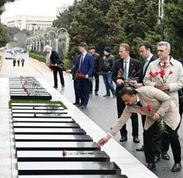 
Делегация Бундестага Германии посетила Шехидляр хиябаны