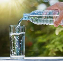 В России заблокирована новая партия минералки из Армении