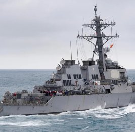 
Эсминец США Higgins остался без света из-за неисправности электрики