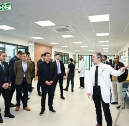 Представители дипкорпуса ознакомились с Клиникой Карабахского университета