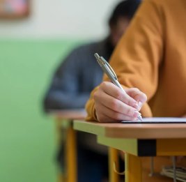 
В Азербайджане проходит тестовый экзамен для желающих поступить на госслужбу