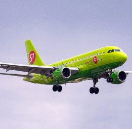 Летевший в Баку российский самолет экстренно развернули в небе Казахстаном