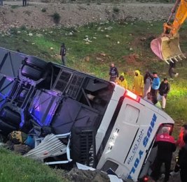 Автобус упал в овраг в Турции: много жертв