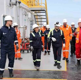 Представители SOCAR ознакомились с работами на буровой установке "Нептун"