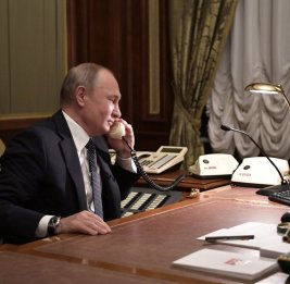 Путин запретил мобильные телефоны