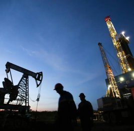 Цены на нефть подешевели более чем на 1%
