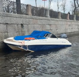 
В Санкт-Петербурге катер с пассажирами столкнулся с опорой моста