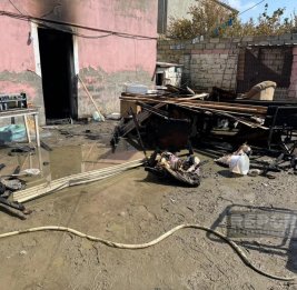
В Сумгайыте при пожаре в доме мать и дочь отравились дымом
