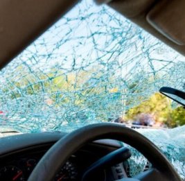 В Шеки перевернулся автомобиль: один человек погиб, двое пострадали