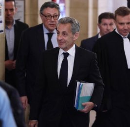 Саркози получил условно-досрочное освобождение