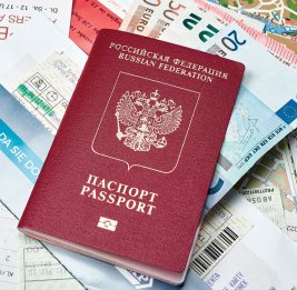 Еврокомиссия подтвердила планы ЕС ввести визовые ограничения против россиян